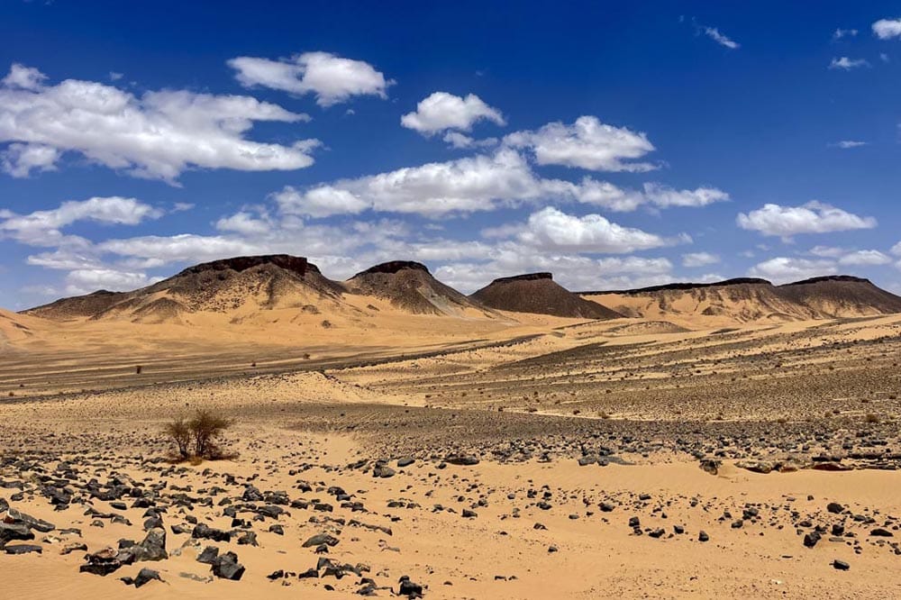 Traversée des oueds, pistes de sables, lits de rivières au Maroc